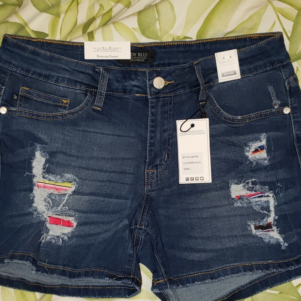 Judy Blue L serape Jean shorts